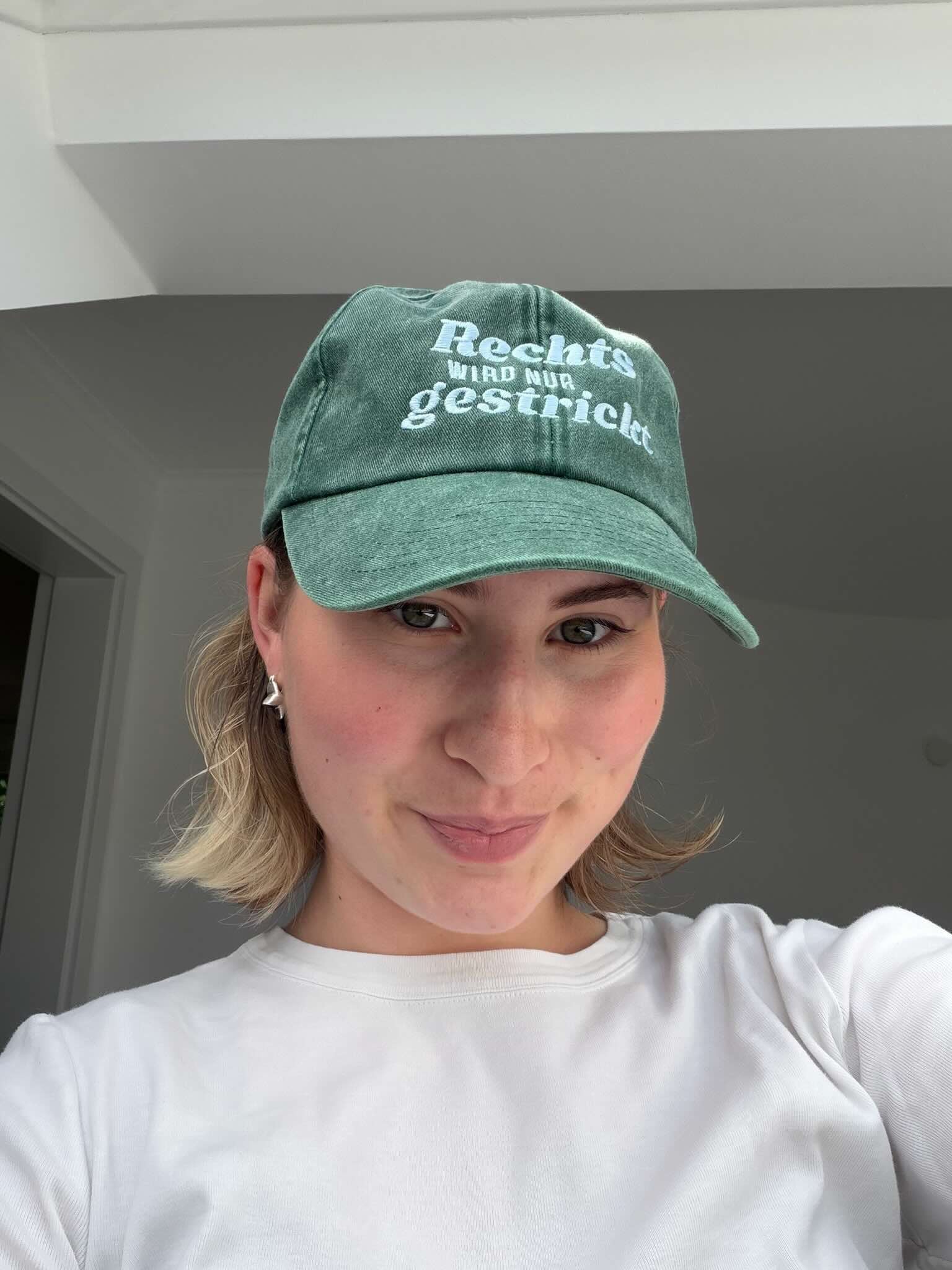 Embroidered cap "Only knitting on the right side"