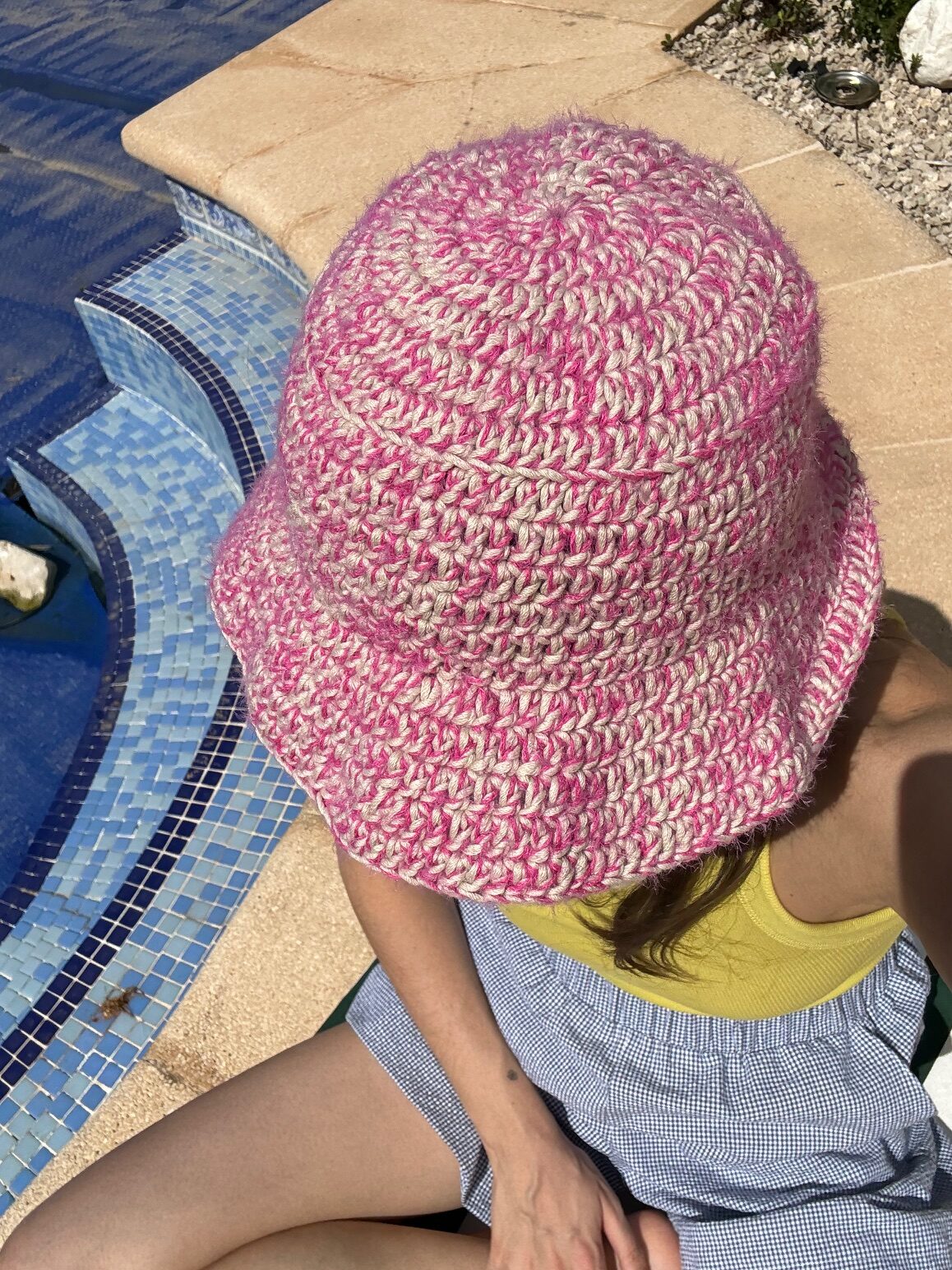 Häkelanleitung "Fuzzy Scrap Hat" Buckethat