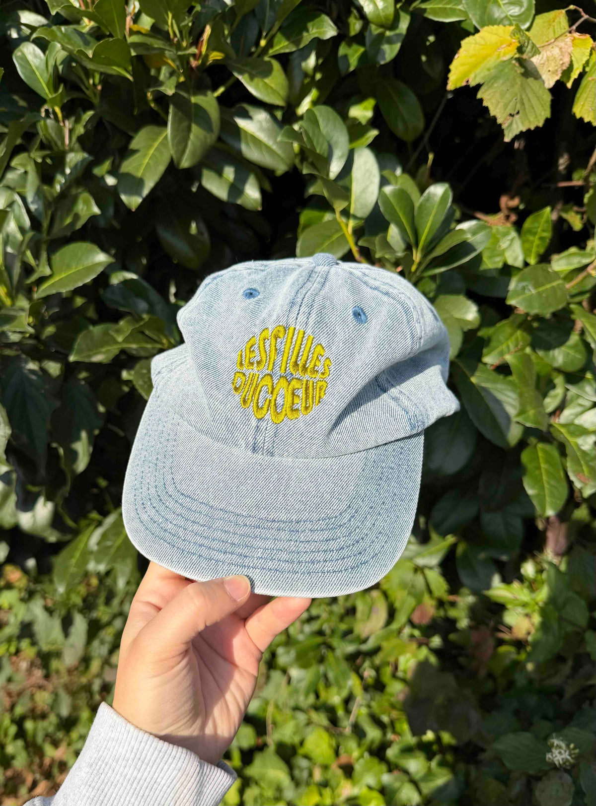 Embroidered peaked cap Lesfillesducoeur
