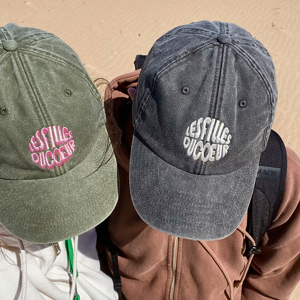 Bestickte Schildkappe Lesfillesducoeur