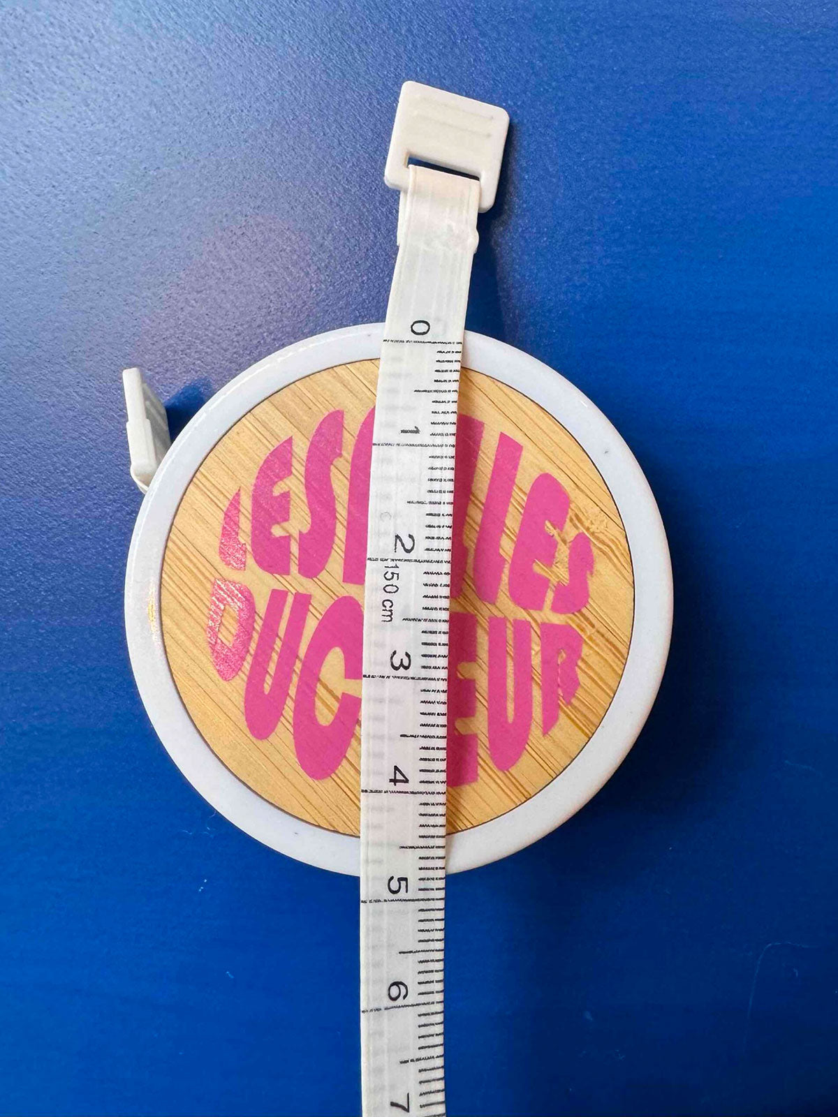 Roll-up measuring tape